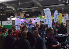 Cozy crowds around well-cared-for catering points.